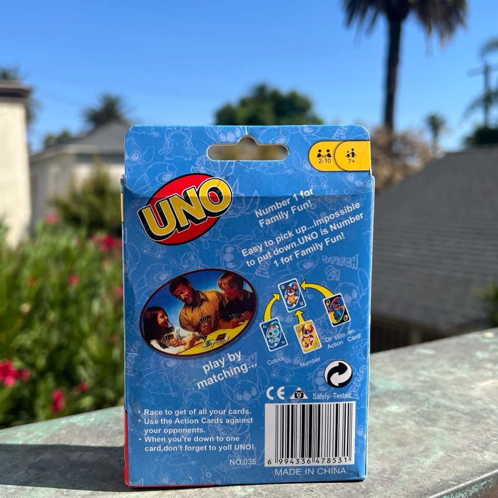 UNO Lilo & Stitch Card Game - Picture 3 of 3